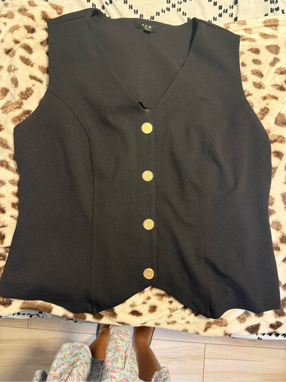 A.U.W Black Sleeveless Button-Front V-Neck Vest